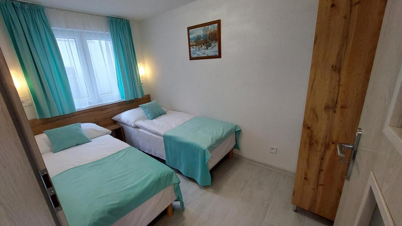 Apartmany Nad Tajovom バンスカー・ビストリツァ エクステリア 写真